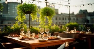 Les meilleures terrasses en ville pour prendre un verre en été à Montréal : escapades végétales entre William Gray et Armes